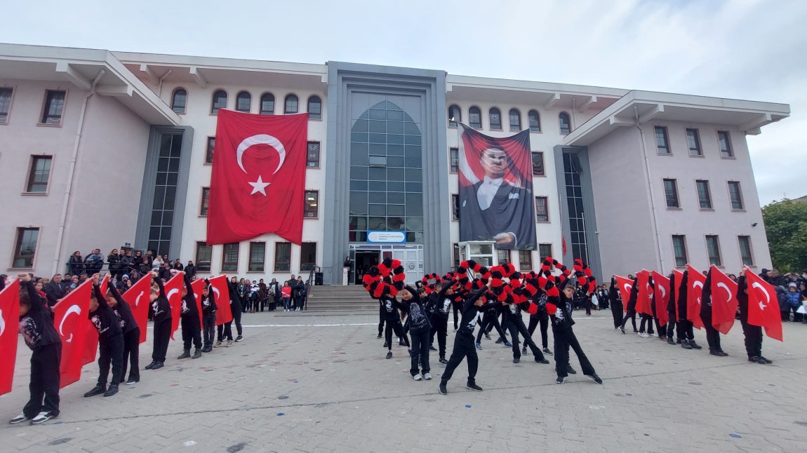 TİCARET BORSASI İLKOKULU VE ÖMER MART ORTAOKULU ATAMIZI BERABER ANDI